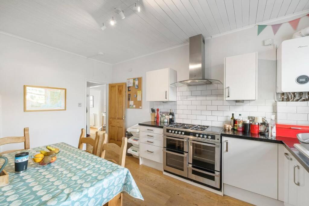 Manacles - Spacious Flat Near Beach With Sea Views & Parking Falmouth Luaran gambar