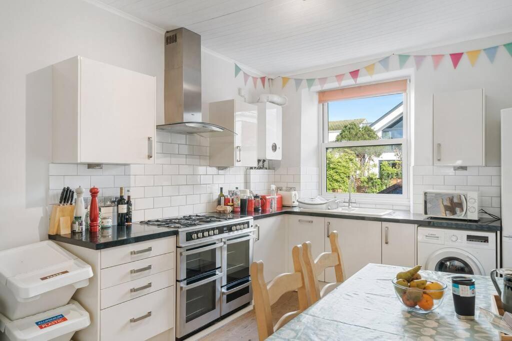 Manacles - Spacious Flat Near Beach With Sea Views & Parking Falmouth Luaran gambar